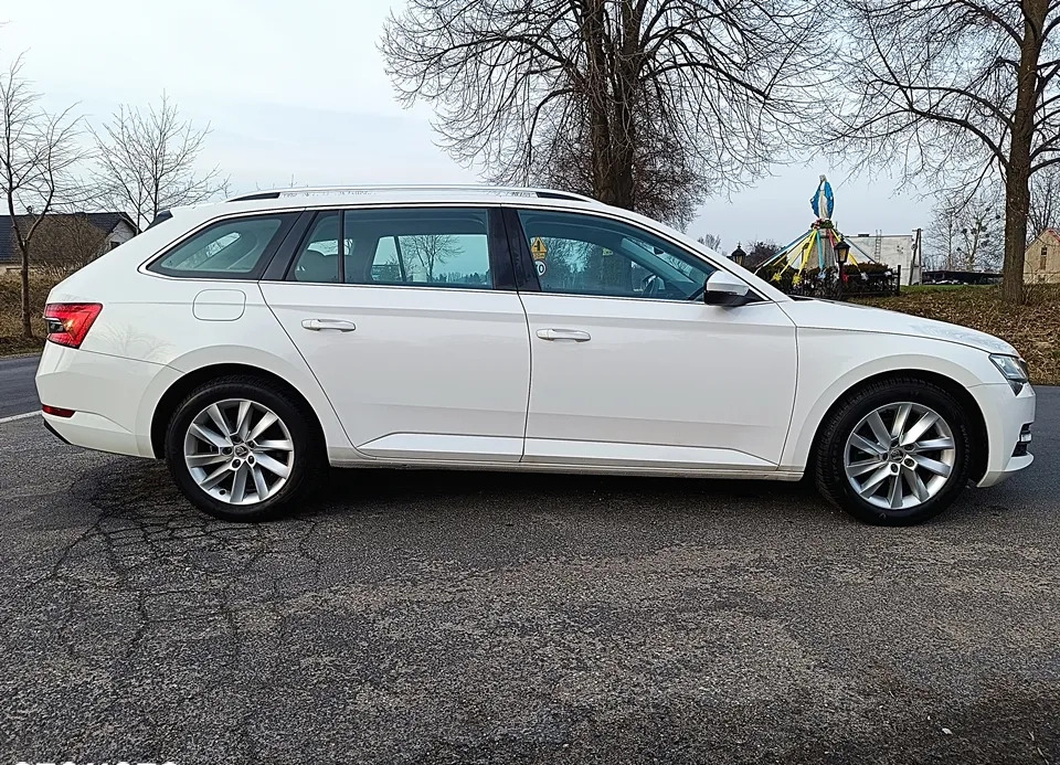 Skoda Superb cena 87700 przebieg: 121000, rok produkcji 2019 z Toruń małe 781